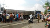 Cánh tay nữ sinh và sự vô cảm của cánh tài xế